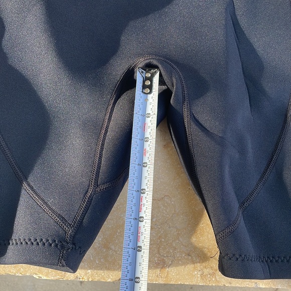 black abahub wet suit - Picture 3 of 5